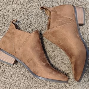 American Eagle Brown suede booties